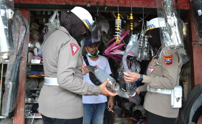 Satlantas Polresta Sidoarjo Blusukan ke Pasar Loak, Imbau Pedagang Tak Jual Knalpot Brong