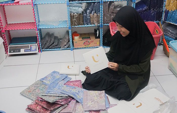 Usaha Hijab Mahasiswi Unair dari Kediri ini Tembus Luar Pulau