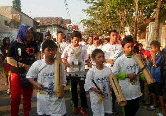 Rayakan HUT RI ke -70, Warga Magersari Sidoarjo Jalan Sehat Sambil Nyanyikan Lagu Perjuangan