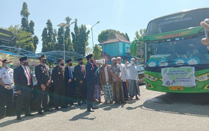 Bupati Bangkalan Berangkatkan 1.400 Santri ke Pondok Pesantren Secara Bertahap