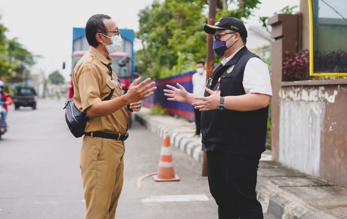 Terima Aduan Masyarakat, Bupati Kediri Tinjau Jalan Rusak