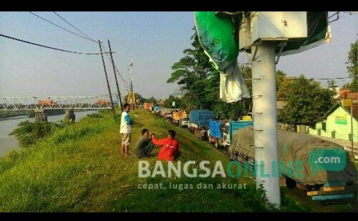 Jembatan Ploso Kerap Jadi Biang Macet, Warga Sebut Pemkab Jombang Letoy