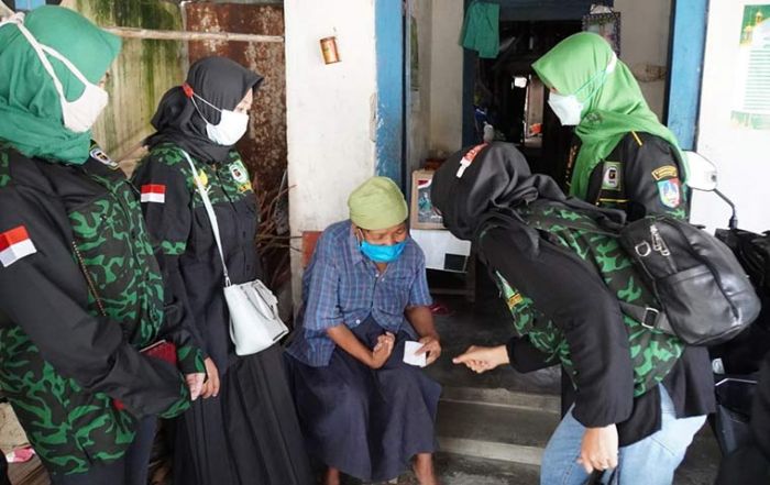 Peringati Hari Kartini, Srikandi GPK Jombang Gelar Baksos Bagi-bagi Sembako