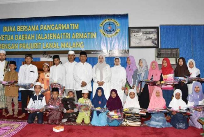 Pangarmatim Buka Puasa Bersama dengan Prajurit Lanal Malang