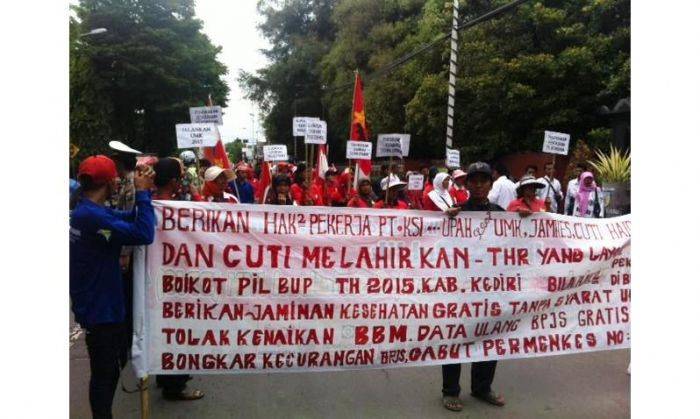 Ratusan Karyawan Perusahaan Benih Demo Kantor Pemkab Kediri