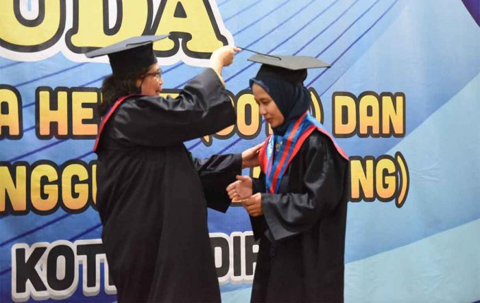 Pj Wali Kota Kediri Wisuda Peserta SOTH dan Selantang Sesi Pertama Tahun 2024