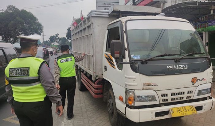 Cegah PMK, Polres Malang Gelar Penyekatan Mobilitas Ternak di Bululawang