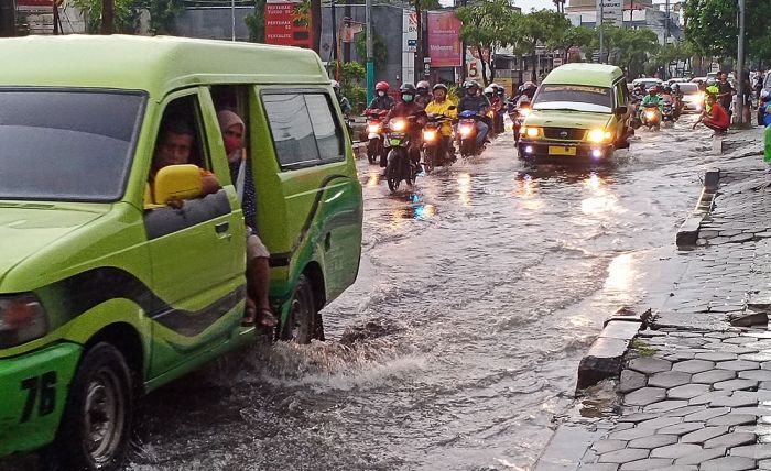 Bupati Gresik Gelar Ratas, Cari Solusi Atasi Banjir di Kawasan Kota