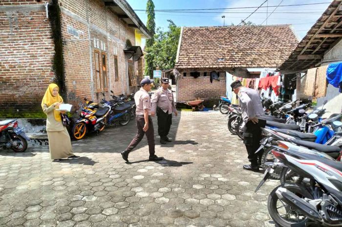 Operasi Knalpot Brong, Polsek Kwadungan Gelar Operasi di Sekolah Ngawi