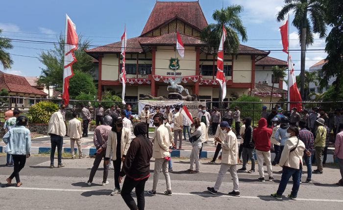 Puluhan Mahasiswa di Sumenep Demo Tuntut Transparansi Anggaran Covid-19