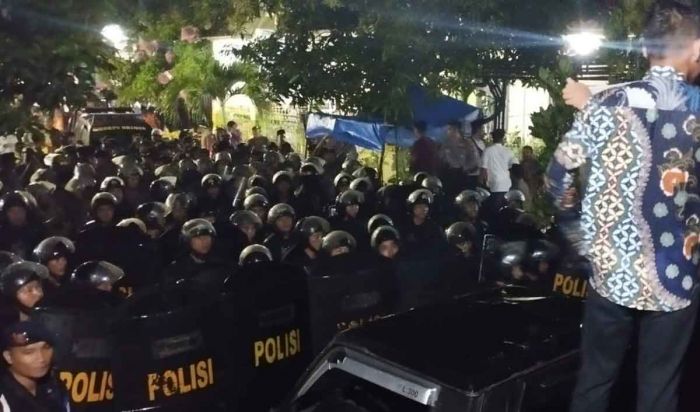 Mencekam, Warga Pamekasan Geruduk Kajian Hanan Attaki di Desa Laden