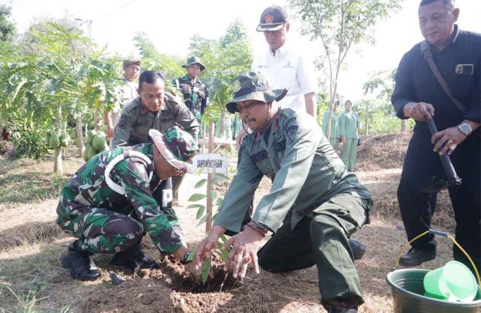 Peringati HUT ke-78 Pomad, Perhutani-Pomdam V/Brawijaya Tanam 500 Pohon Buah