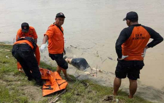 Mayat Perempuan Bertato Ditemukan Mengapung di Sungai Bengawan Solo Bojonegoro