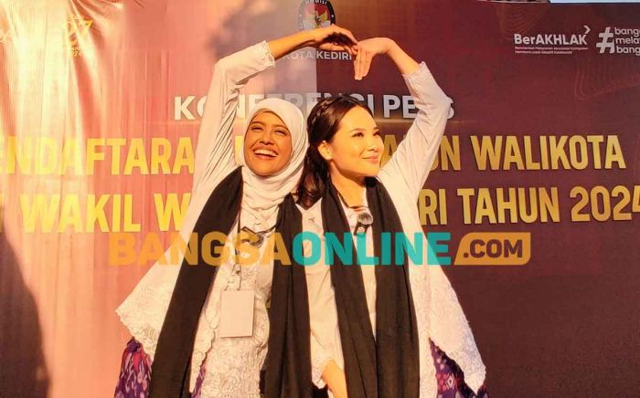 Bunda Fey-Regina Daftar ke KPU Kota Kediri di Hari Terakhir