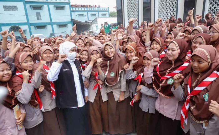 Gubernur Khofifah Ajak Remaja Siapkan Diri Menuju Indonesia Emas  2045