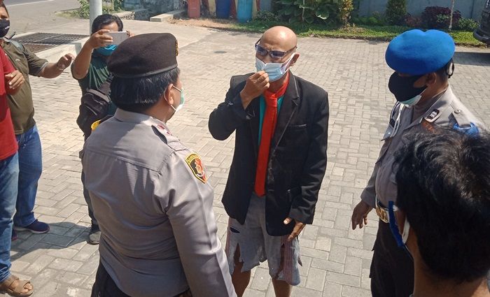 Buka Kesadaran Masyarakat, Pengusaha Kafe di Pasuruan Gelar Teatrikal Tunggal