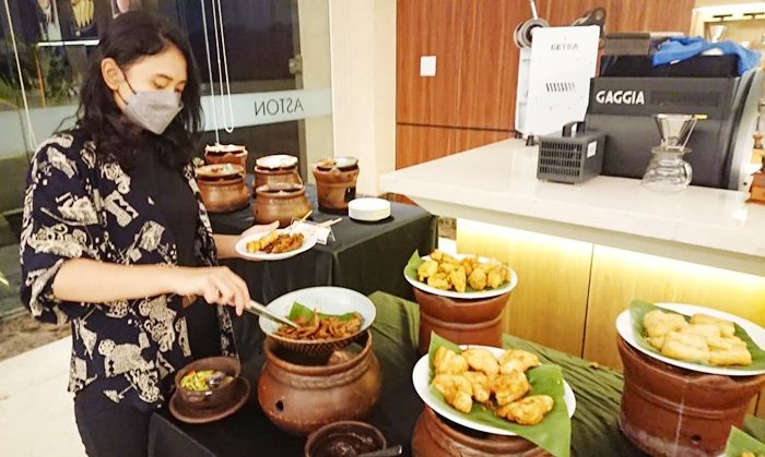 Angkringan Mbah Mbrot, Kuliner Rakyat Ala Hotel Aston Gresik