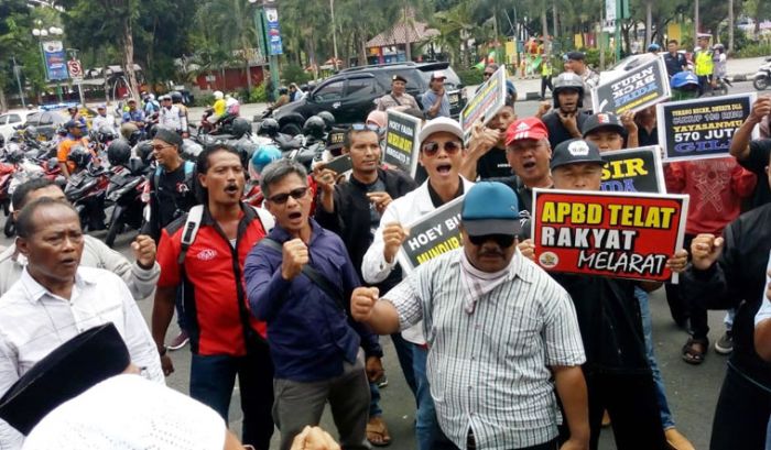 Sempat Terganggu Bunyi Sound dari Pendapa, Pengunjuk Rasa Ancam Gelar Aksi Lanjutan Jumat Besok