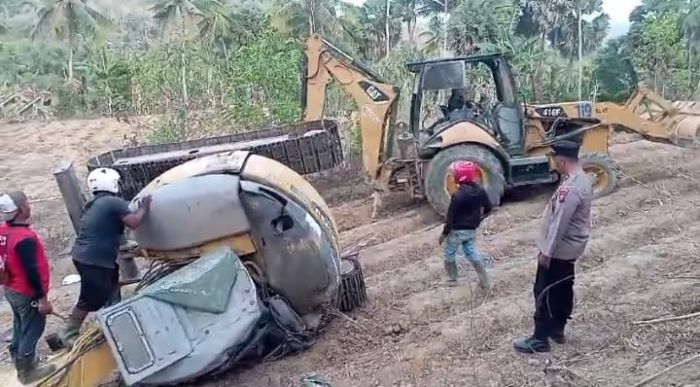 Ekskavator di Pamekasan Terguling dan​ Tewaskan Satu Operator