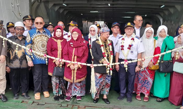 Bupati Launching Pelayaran Perdana Lintas Jangkar-Lembar di Hari Jadi ke-205 Situbondo