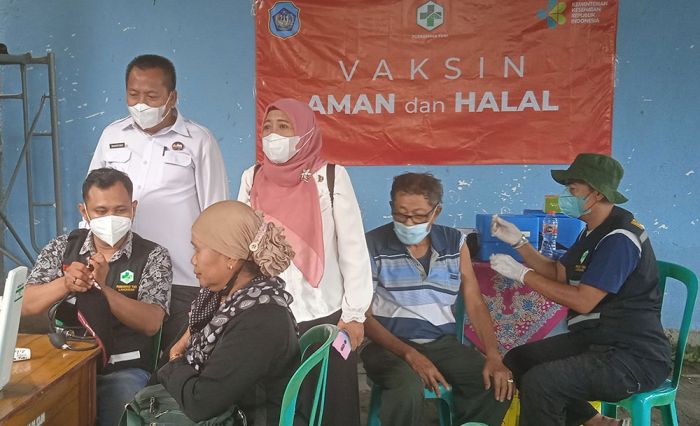 Pedagang Pasar di Lamongan Antusias Ikuti Vaksin Booster