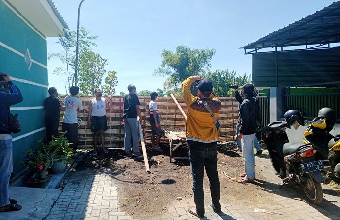 Bikin Rusak Paving dan Tembok Rumah, Warga Perum Green Savana Tolak Jalannya Dilewati Truk