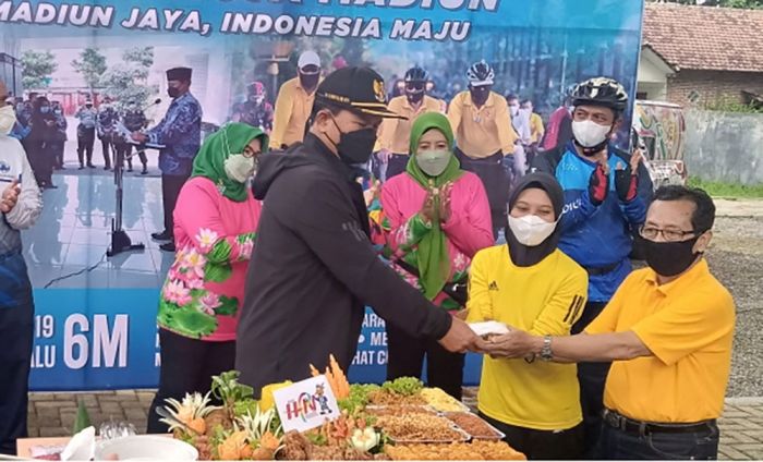 Peringati HPN, Wali Kota Madiun Ajak Gowes Awak Media