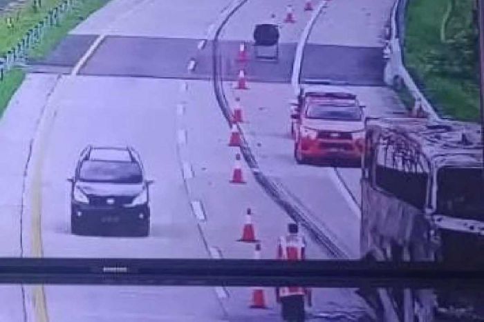 Pecah Ban, Bus Pahala Kencana Terbakar di Tol Jombang-Mojokerto