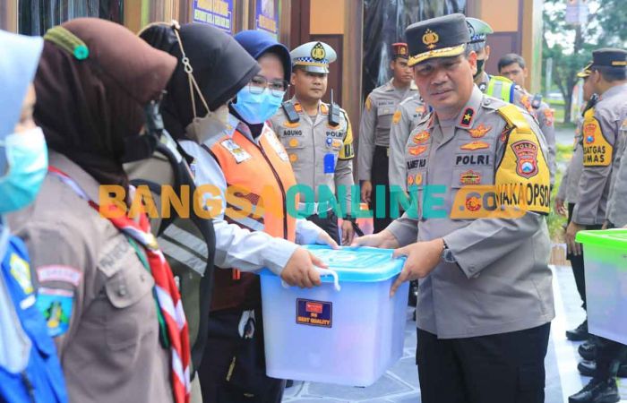 Jelang Tahun Baru 2023, Wakapolda Jatim Tinjau Pos Pengamanan di Polres Gresik