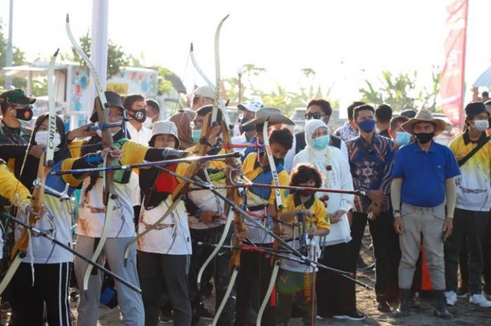 ​Gubernur Khofifah Resmikan Wisata Edukasi Berkuda dan Panahan Kalidawir Sidoarjo