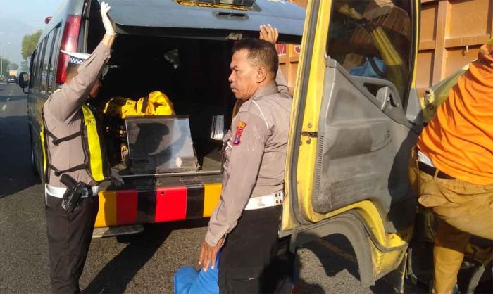 Tabrak Dump Truk Parkir, Sopir Truk Tangki di Sidoarjo Tewas 