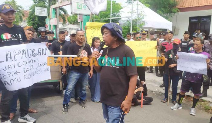 Keluhkan Dugaan Pungli, Puluhan Warga Jombang Geruduk Cabdindik Jatim