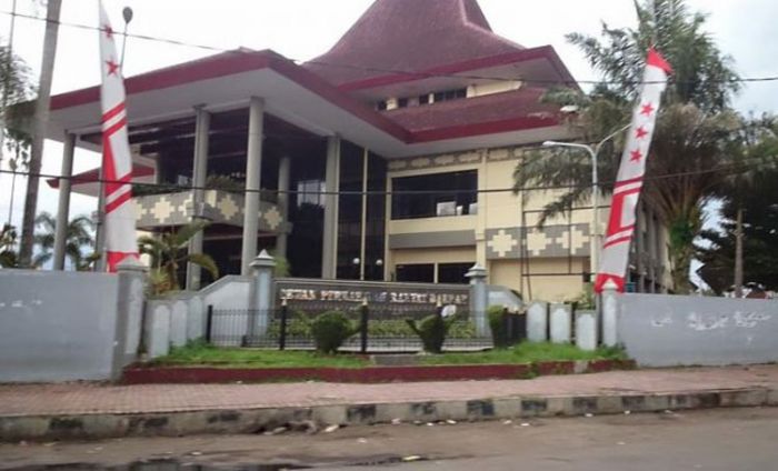 Puluhan Anggota DPRD Jember Keroyokan Teken Usulan Penggunaan HMP