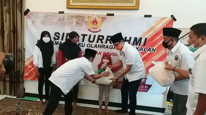 Peduli Atlet Terdampak Covid-19, ​Pemkab Bangkalan Bagikan Sembako dan Uang Pembinaan