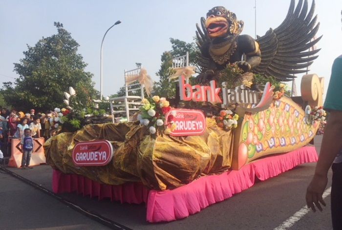 Parade Budaya dan Mobil Hias Sedot Perhatian Ribuan Masyarakat Kediri