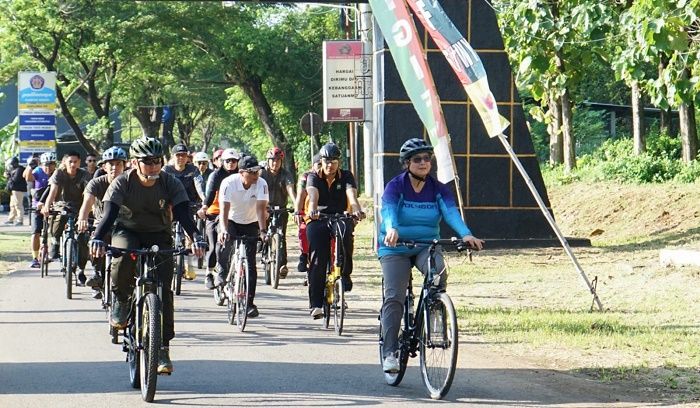 HUT ke-17 Brigif 16 Wira Yudha, PJ Wali Kota Kediri Ikut Fun Bike Bersama Forkompimda Plus