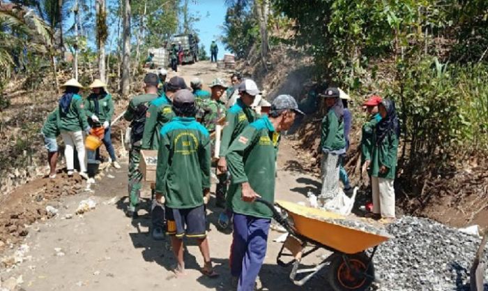 TNI dan Warga Terus Kebut Pembangunan Talud Bronjong