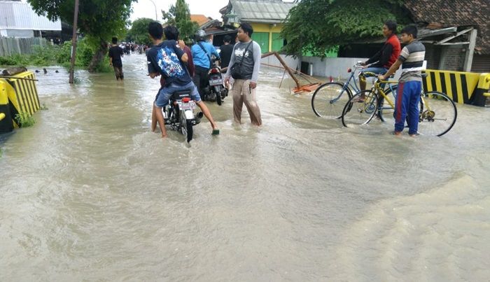 Luapan Kali Lamong Rendam 5 Kecamatan di Gresik Selatan