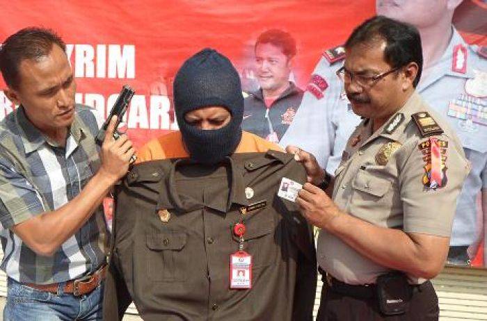 KPK Abal-abal Tipu Belasan Warga Sidoarjo