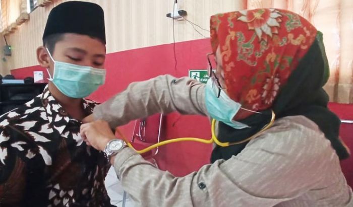 Dinkes Blitar Pantau Kesehatan 12 Santri yang Baru Tiba dari Lomba Robotik