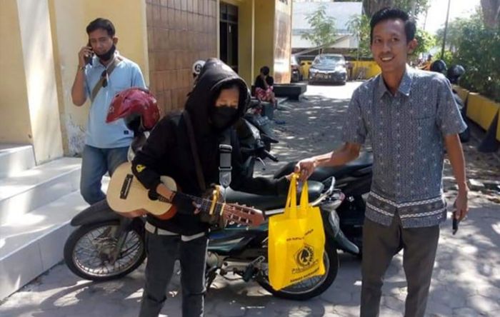 Peduli Warga Terdampak PPKM Darurat Covid-19, Golkar Gresik Gelar Bagi-Bagi Sembako