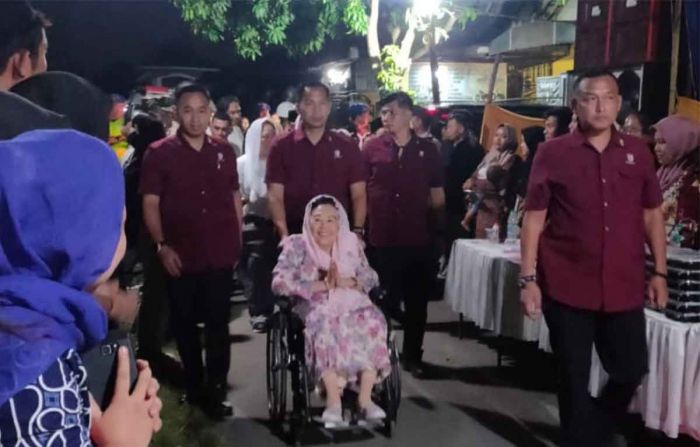 Shinta Nuriyah Wahid Sahur Bersama Lansia dan Anak di Pare