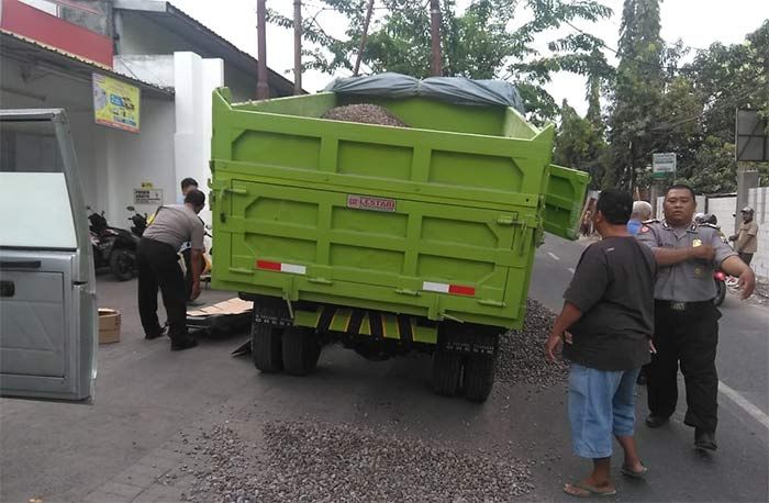 Sopir Truk di Sidoarjo Tewas Tergencet Bak Truk