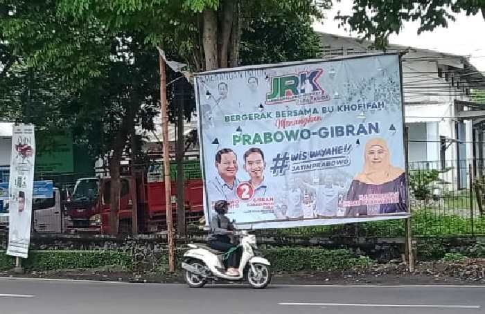 Pasang Ratusan Spanduk, JRK Tapal Kuda Tegak Lurus dengan Khofifah Menangkan Prabowo-Gibran