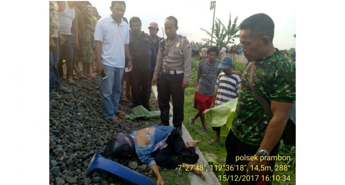 Seberangi Rel Tanpa Menengok, Warga Krian Sidoarjo Dihantam KA Jenggolo