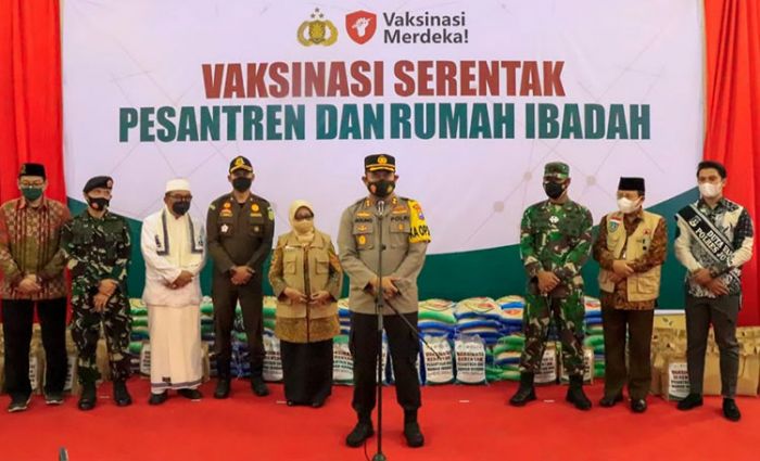 Sambut PTM, Ribuan Santri Jombang Ikuti Vaksinasi Merdeka