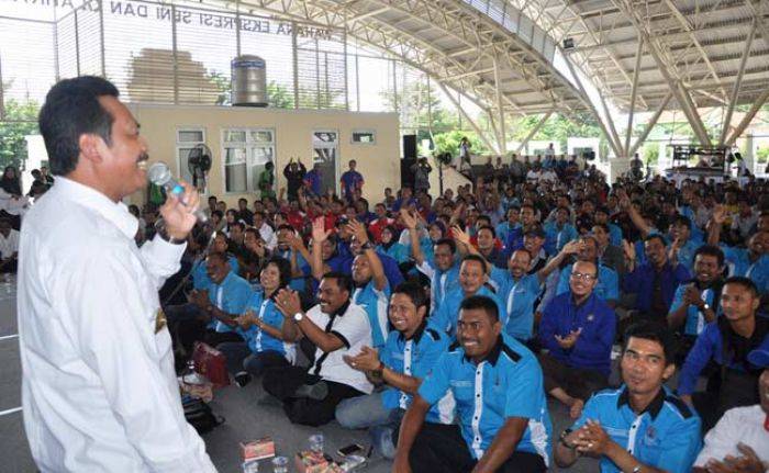 Buruh di Gresik Peringati May Day dengan Sarasehan