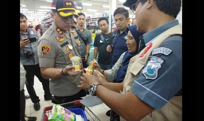 Waspada, Puluhan Mamin Tak Layak Konsumsi Ditemukan di Supermarket Tuban