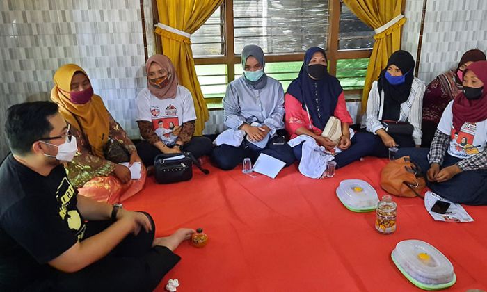 ​Blusukan ke Pasar Kras dan Para Pelaku UMKM, Dhito Dicurhati Emak-Emak