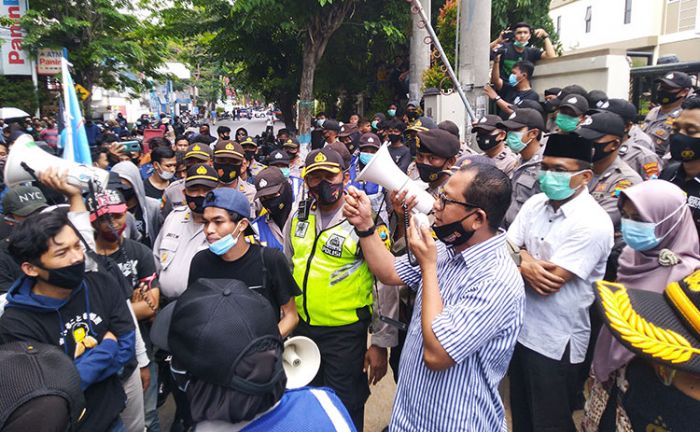 Tok! Ketua DPRD Lamongan Penuhi Tuntutan Demonstran